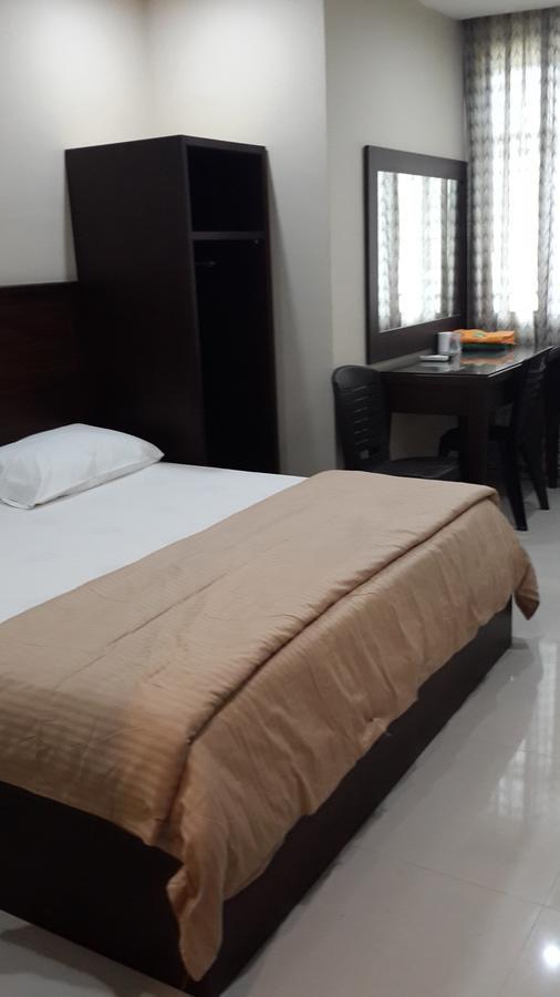 Leon Inn Jodoh Square Batam Екстер'єр фото
